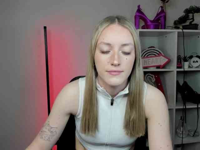 EvelynBlond26