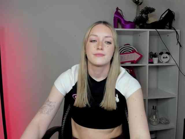 EvelynBlond26