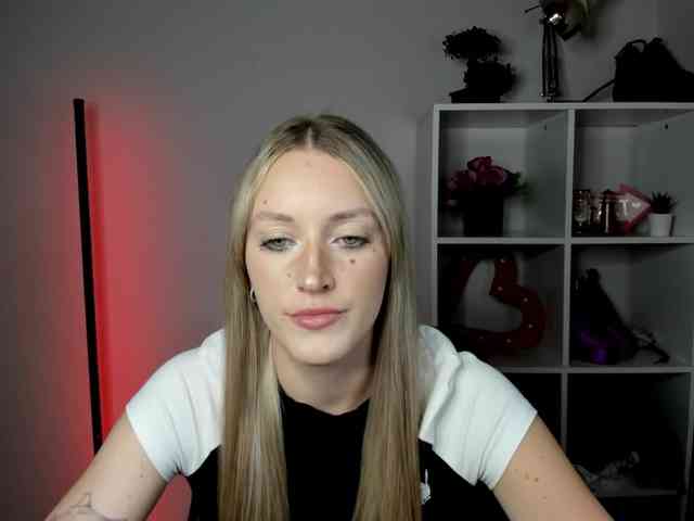 EvelynBlond26