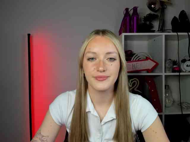 EvelynBlond26