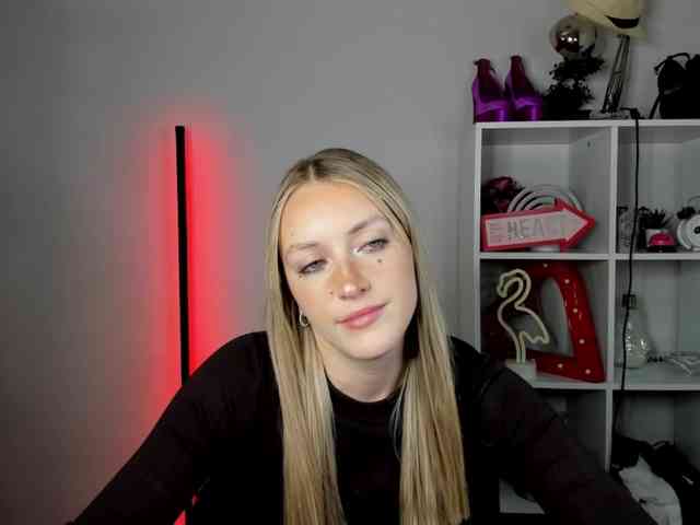 EvelynBlond26