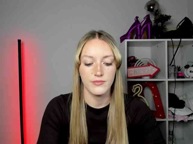 EvelynBlond26