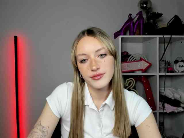 EvelynBlond26