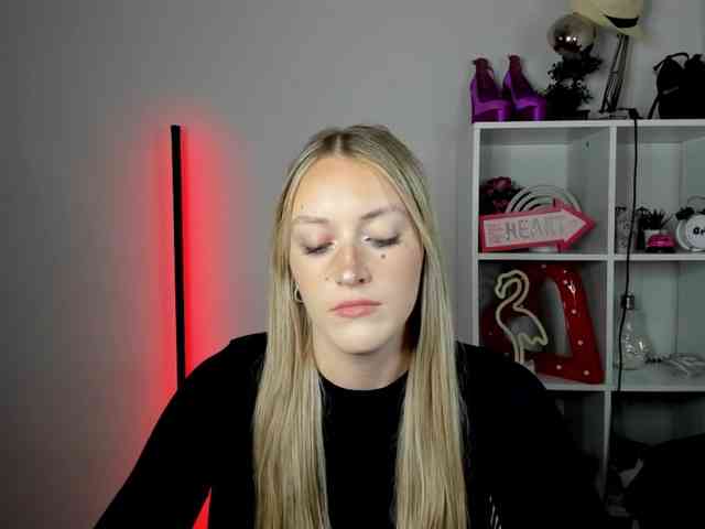 EvelynBlond26