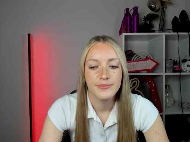 EvelynBlond26
