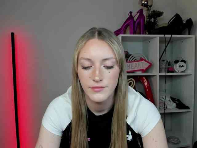 EvelynBlond26