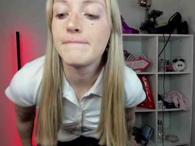 EvelynBlond26