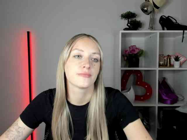 EvelynBlond26