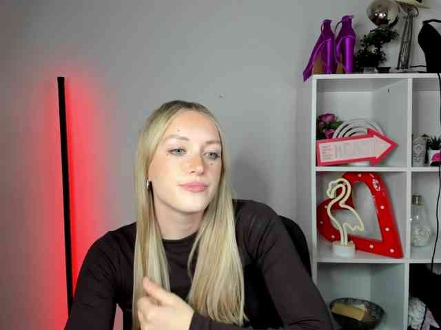 EvelynBlond26