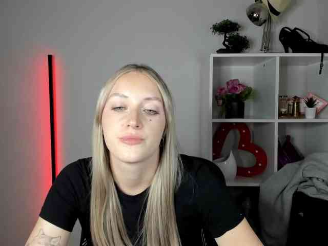 EvelynBlond26