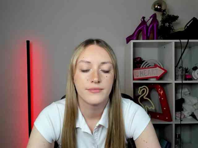 EvelynBlond26
