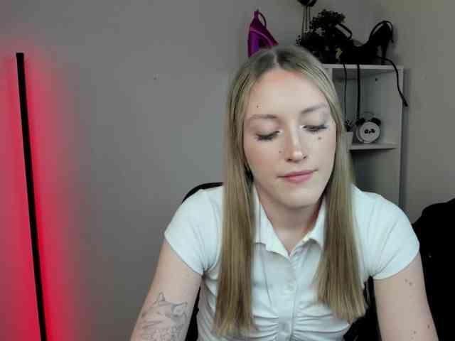 EvelynBlond26