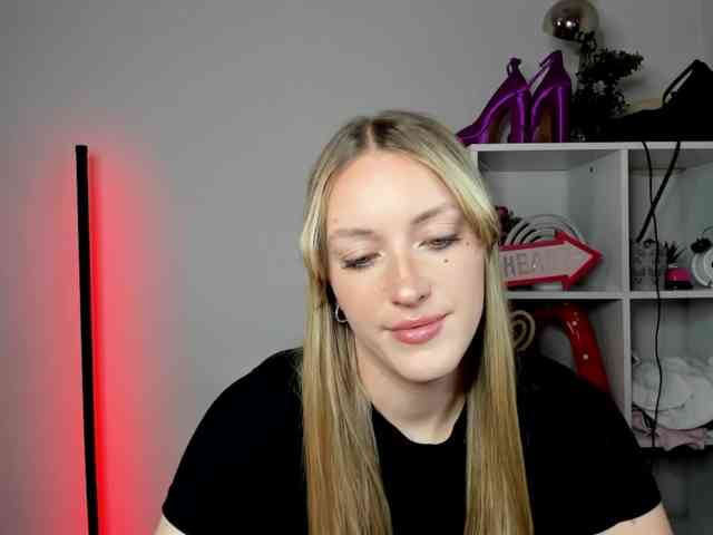 EvelynBlond26