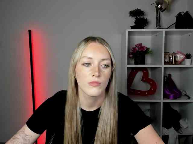 Model: EvelynBlond26