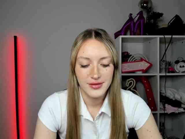 EvelynBlond26