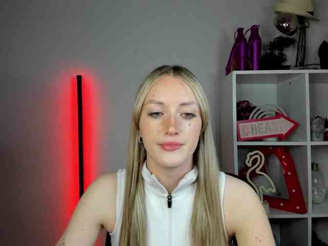EvelynBlond26