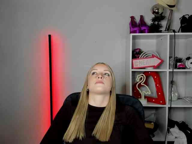 EvelynBlond26