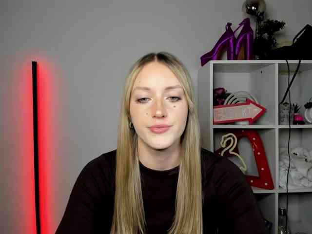 Model: EvelynBlond26