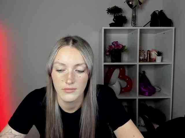 EvelynBlond26 webcam