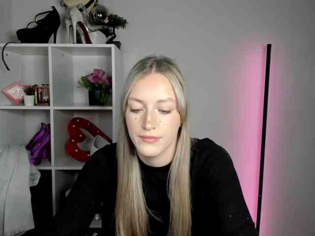 EvelynBlond26