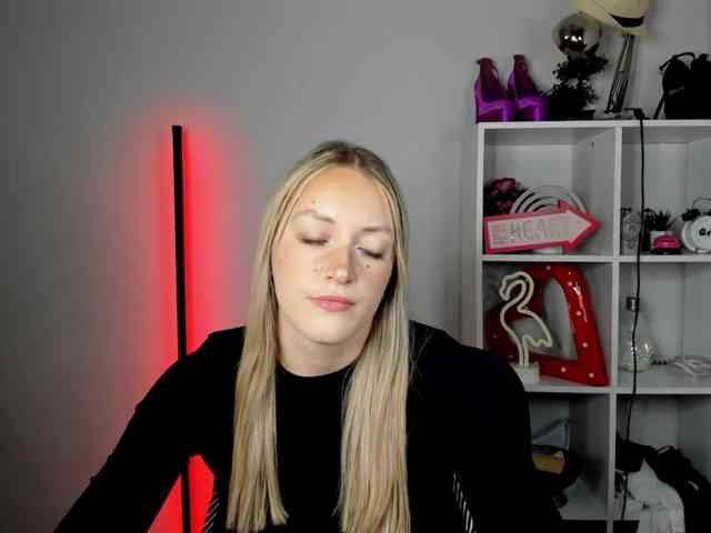 EvelynBlond26