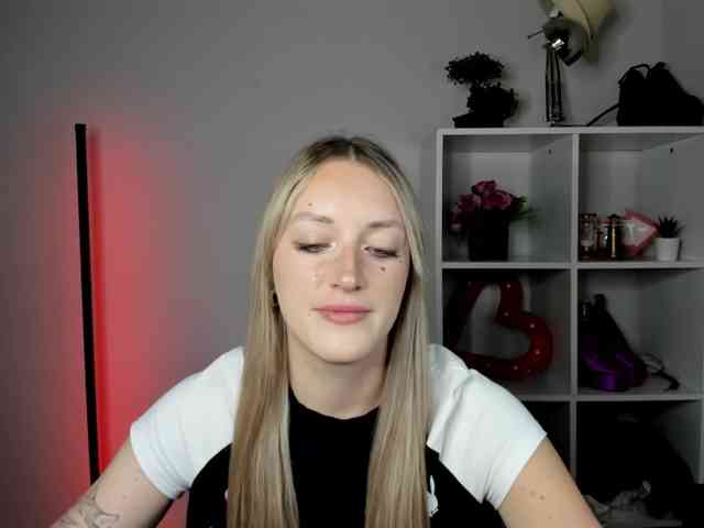 EvelynBlond26