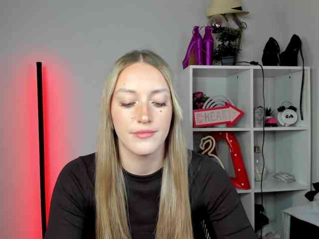 Model: EvelynBlond26