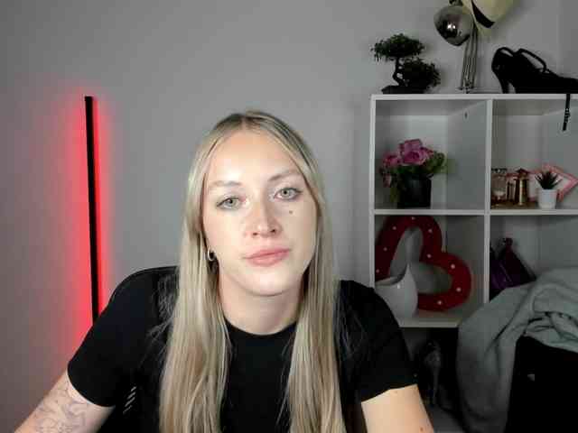 Model: EvelynBlond26