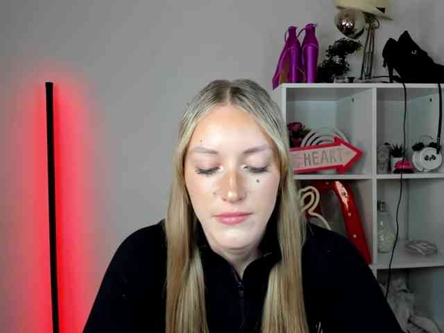 EvelynBlond26