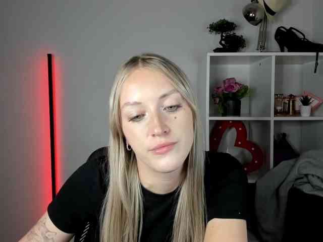 EvelynBlond26