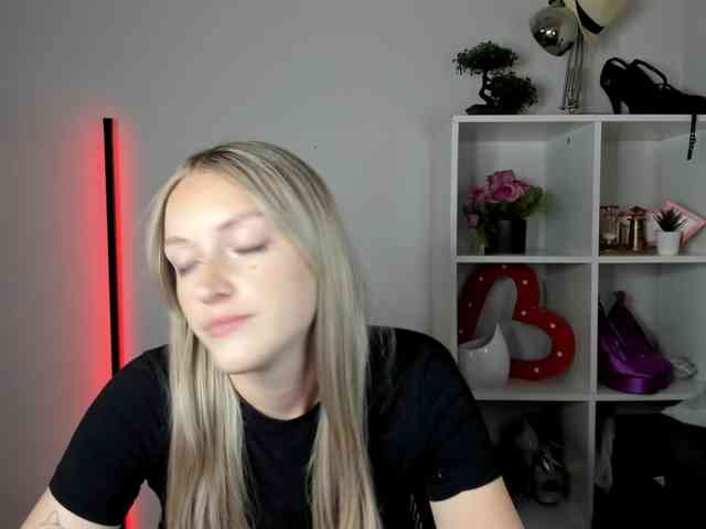 EvelynBlond26
