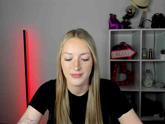 EvelynBlond26
