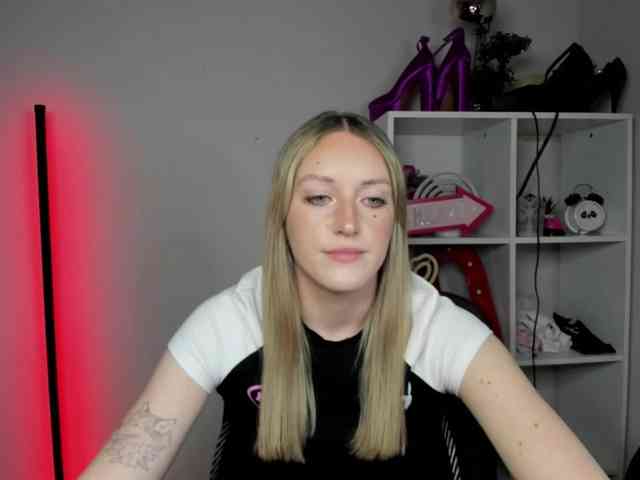 EvelynBlond26