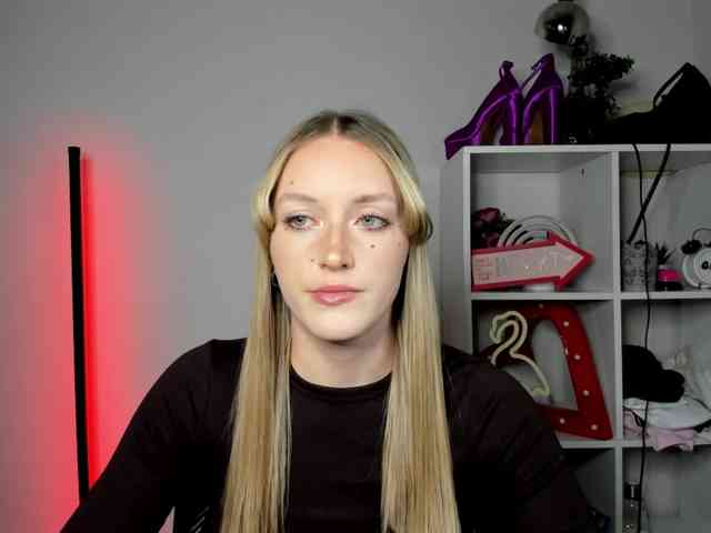 EvelynBlond26