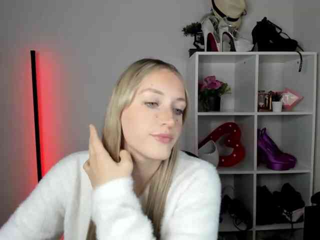 EvelynBlond26
