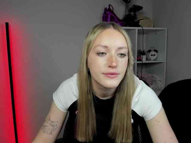 EvelynBlond26