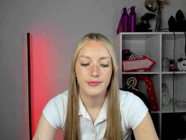 EvelynBlond26