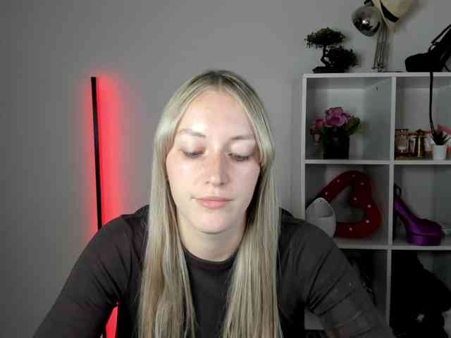 EvelynBlond26