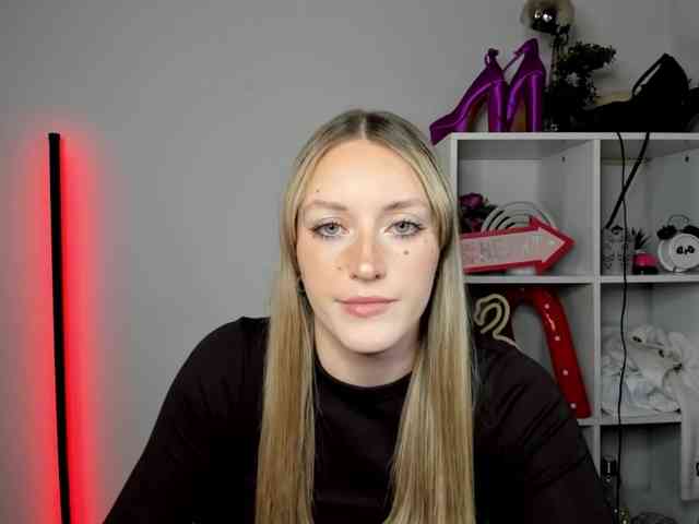 EvelynBlond26