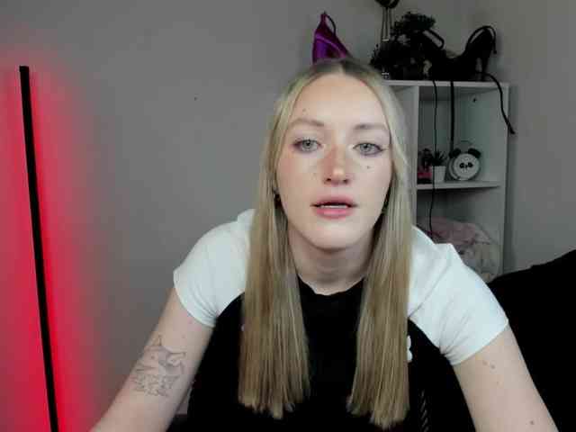 EvelynBlond26