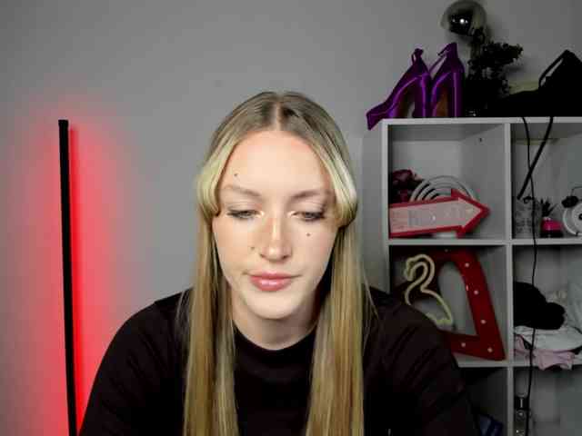 EvelynBlond26