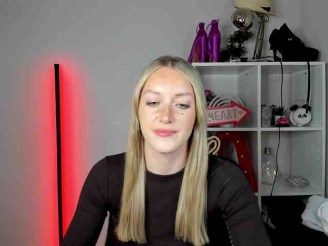 Model: EvelynBlond26