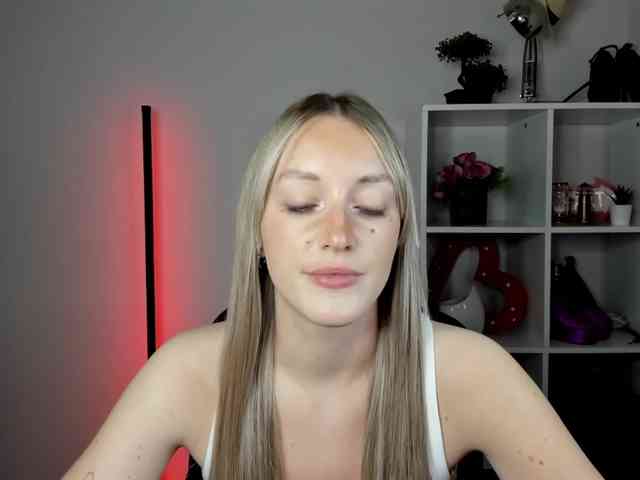 EvelynBlond26