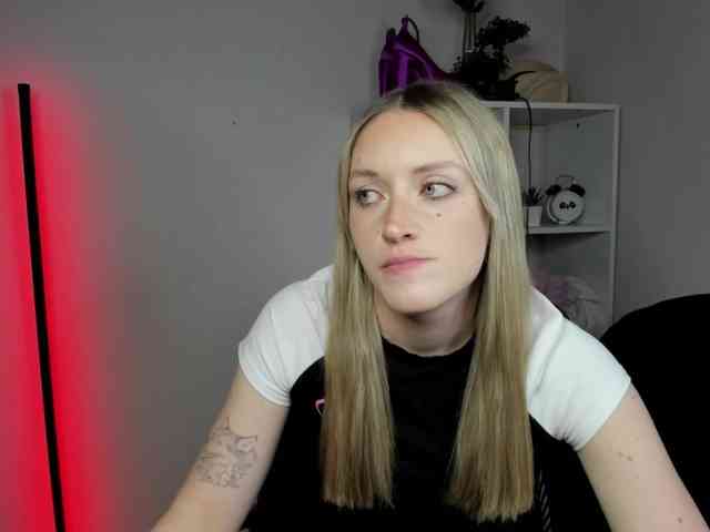 EvelynBlond26