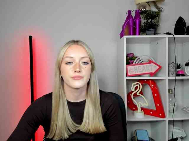 EvelynBlond26