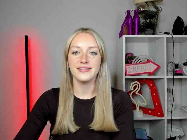 EvelynBlond26