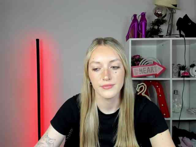 Model: EvelynBlond26