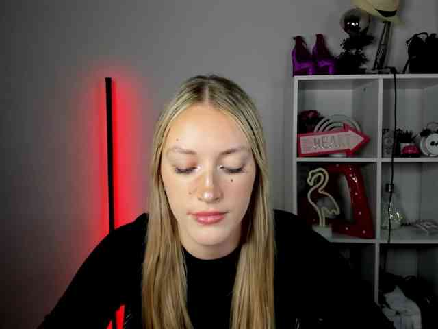 EvelynBlond26