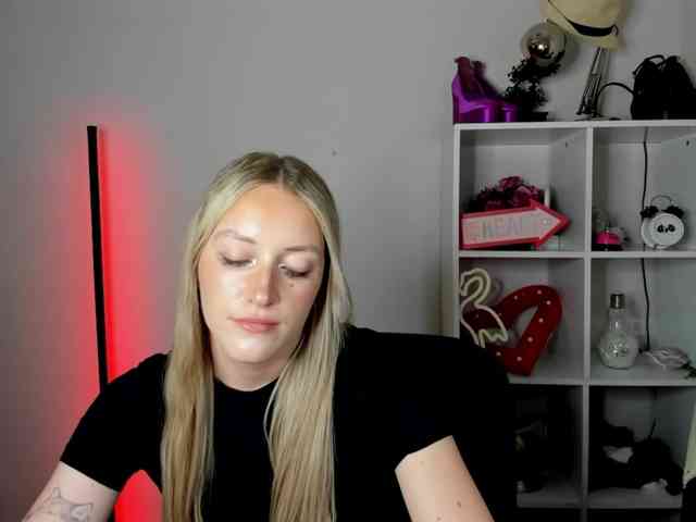 EvelynBlond26