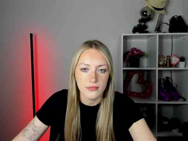 Model: EvelynBlond26